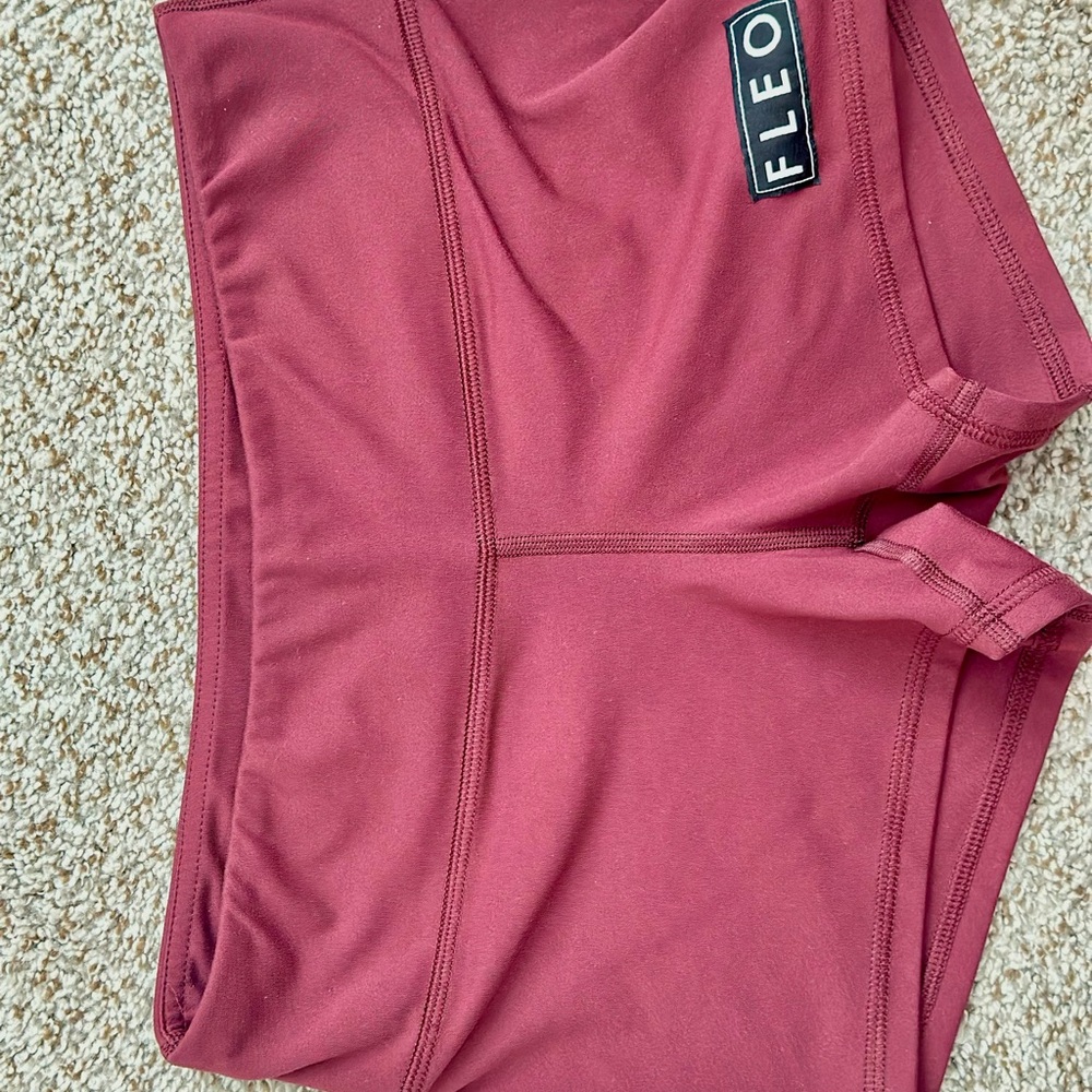 FLEO 3.25 Shorts in Burgundy